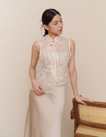 Qian Embroidered Overlay Top in Botanique