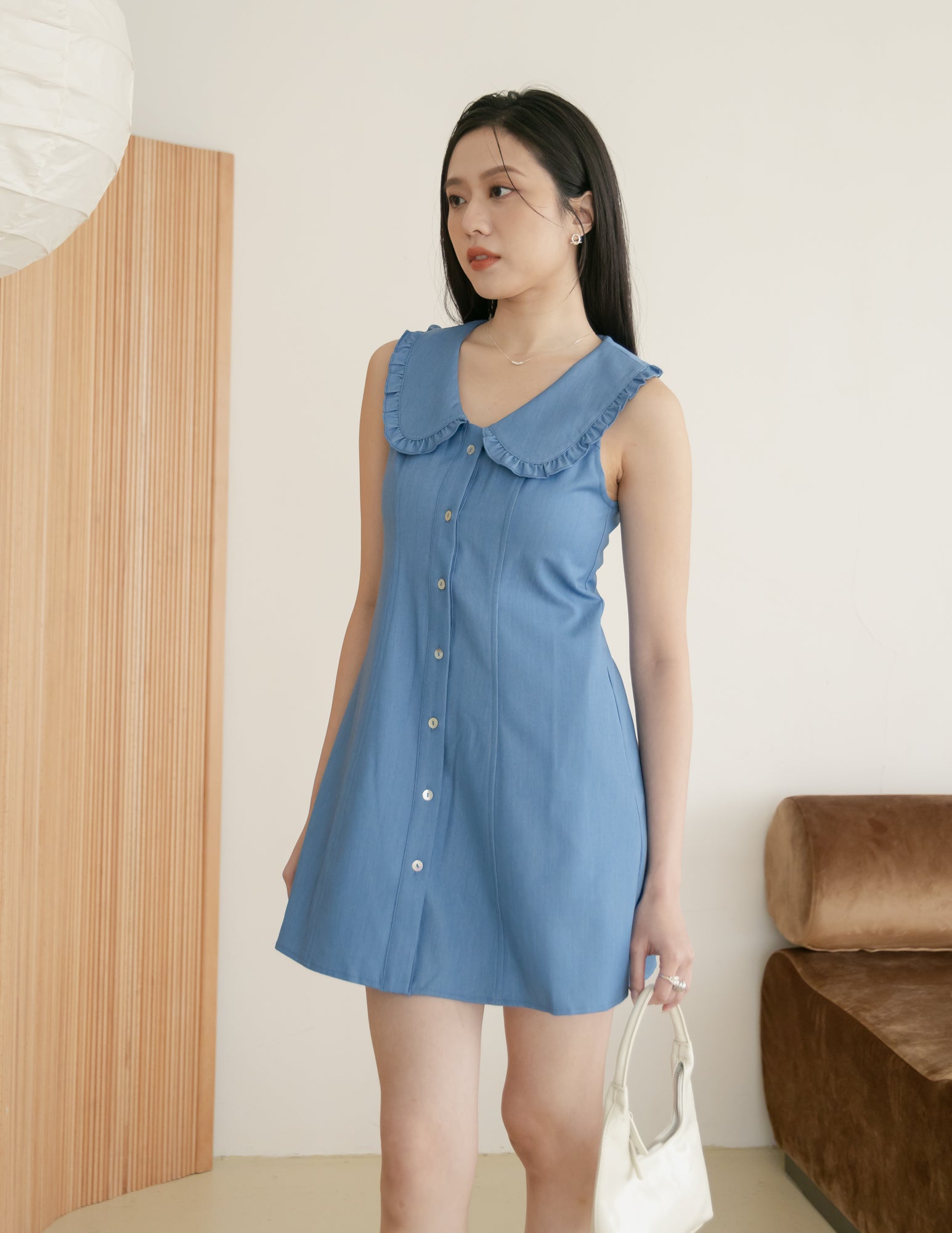 Selena Ruffled Collar Dress in Mid Wash